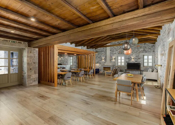 Trapela Limeni Luxury Suites