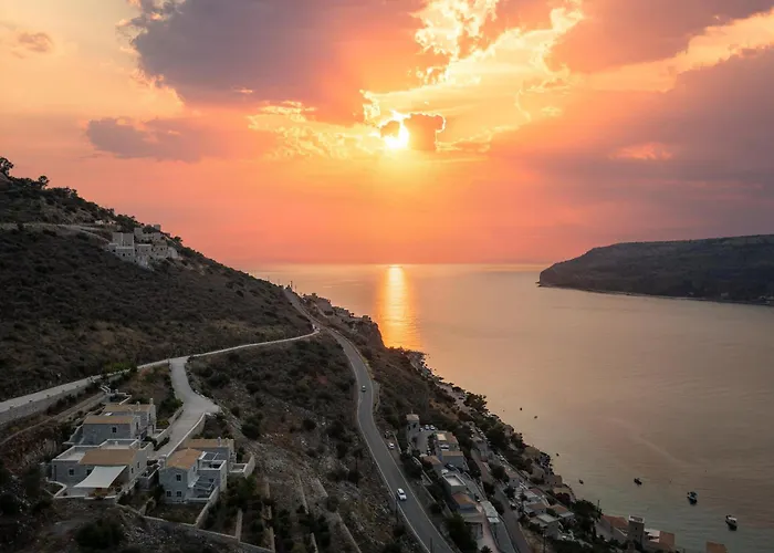 Trapela Limeni Luxury Suites